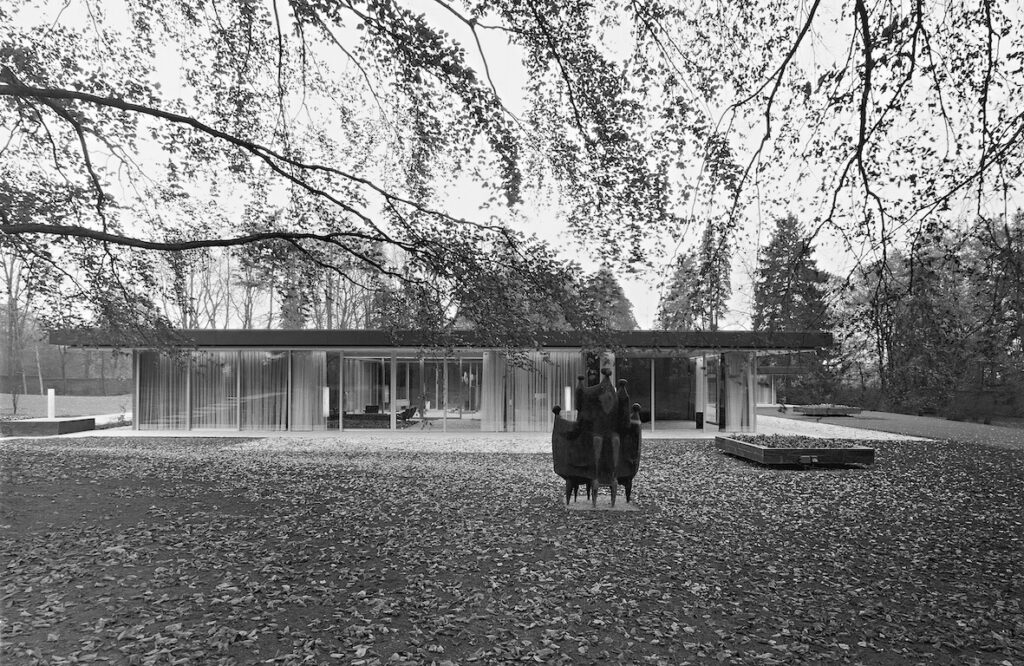 Kanzlerbungalow Materniats in schwarz weiß Aufnahme